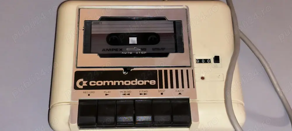 PT. COLECTIONARI Casetofon vintage COMMODORE C2N nu stiu daca functioneaza