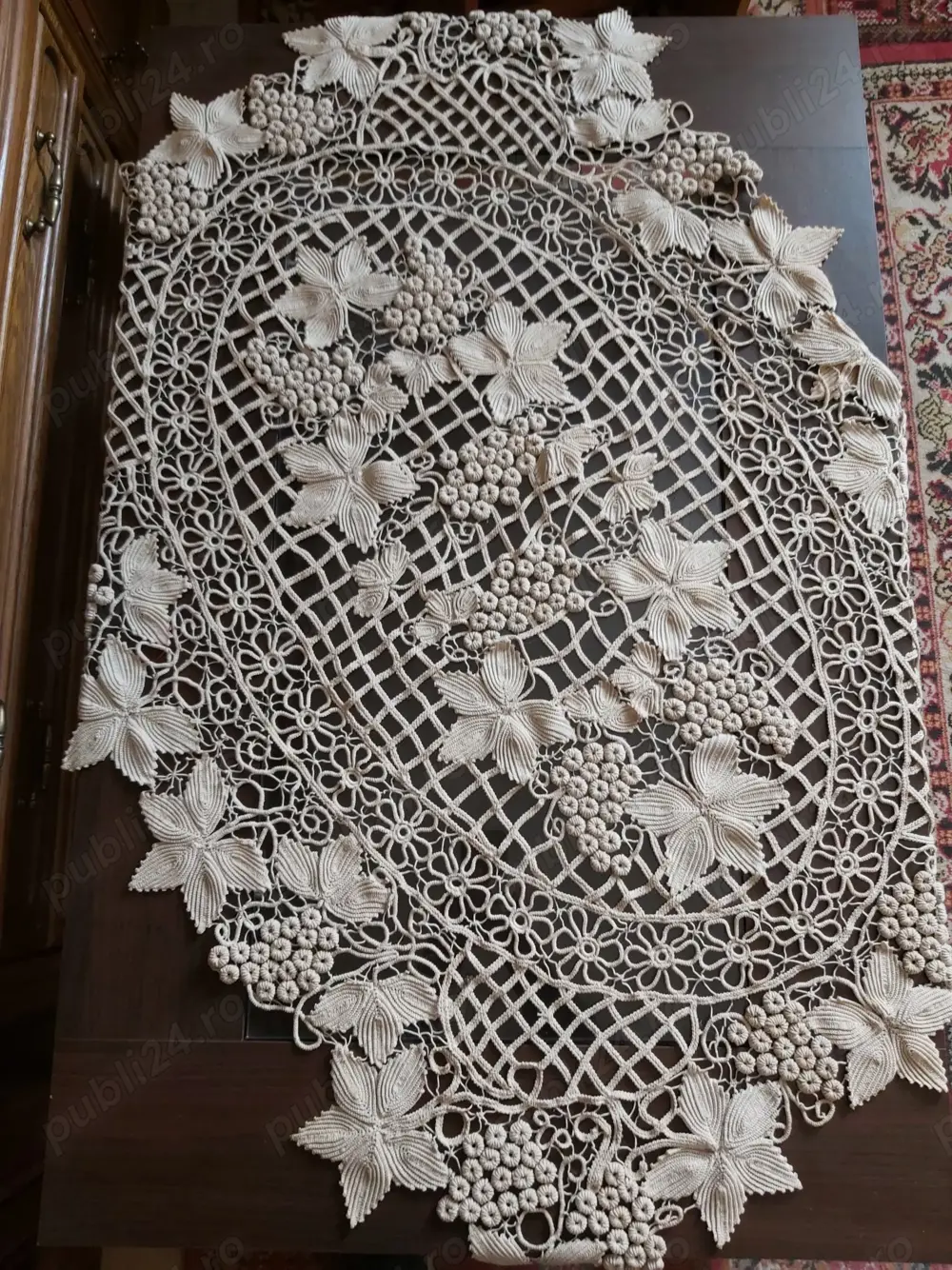 Vând ornamente cusute de mana 