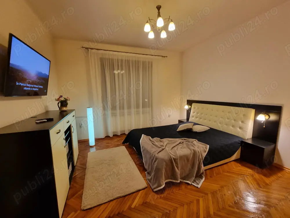 Mobila dormitor, pat dublu, dulap, noptiere, accesorii