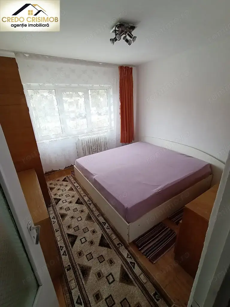 Vand apartament 2 cam cf 1 dec zona Intim etajul 2