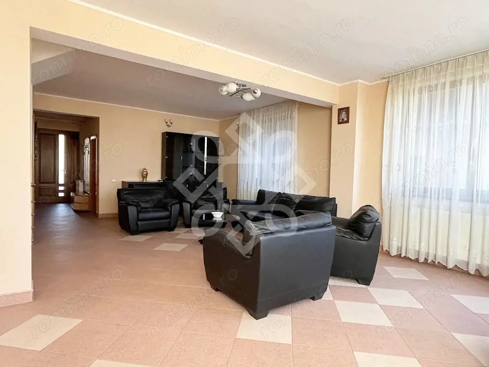 Vila de vanzare pe Malul Crisului, strada Facliei Oradea