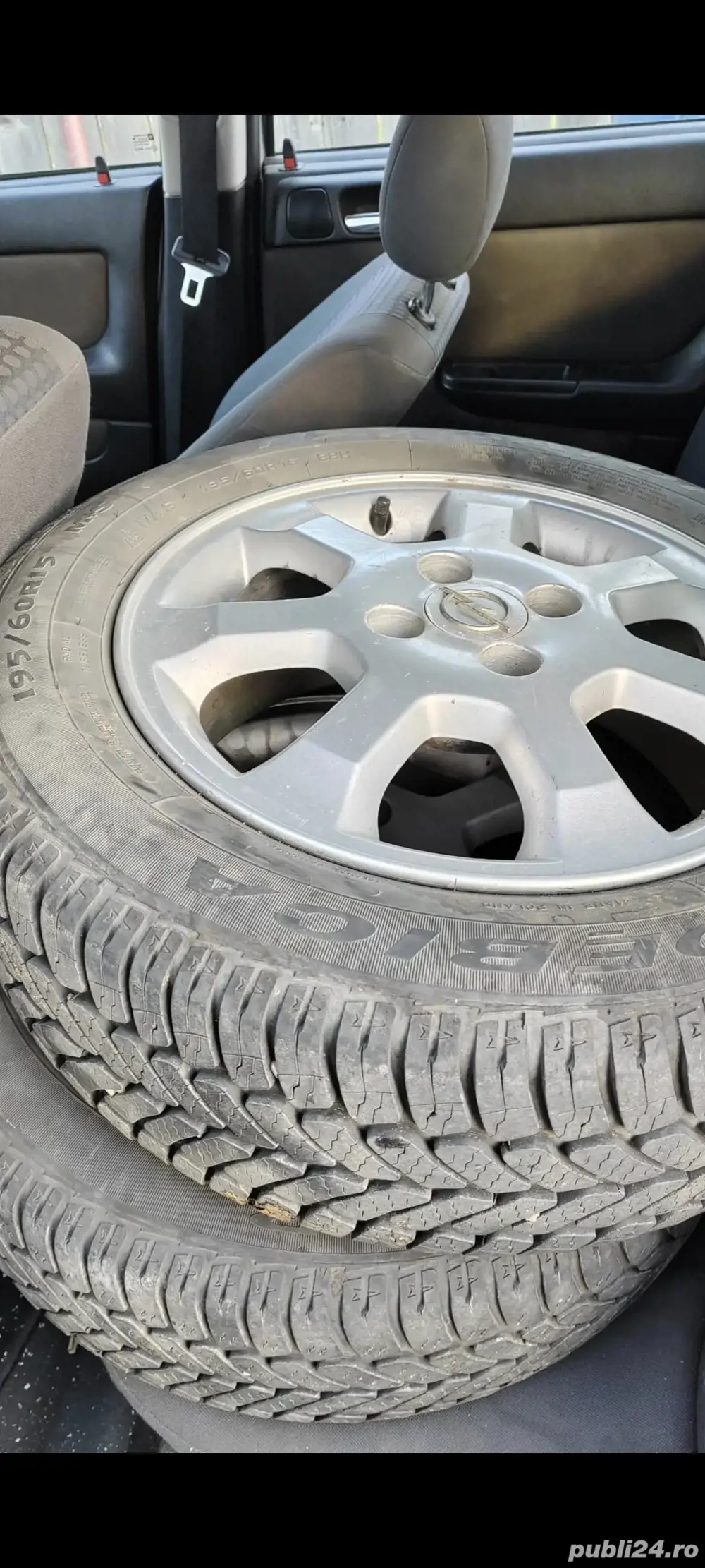 Vând anvelope cu jante