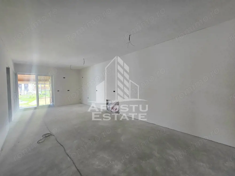 Jumatate de duplex pe parter cu 4 camere si 2 bai, Sag