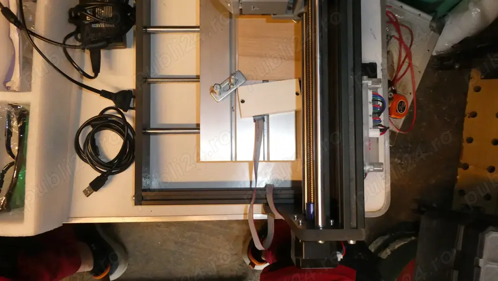 robot de strunjit cu freze si cu laser 