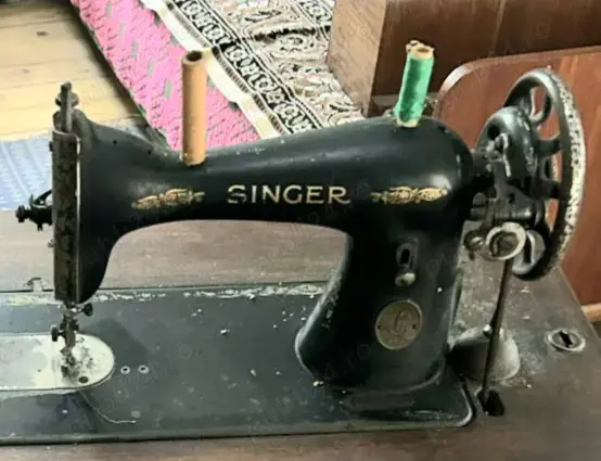 Vand masina de cusut, marca SINGER, in stare de functionare 