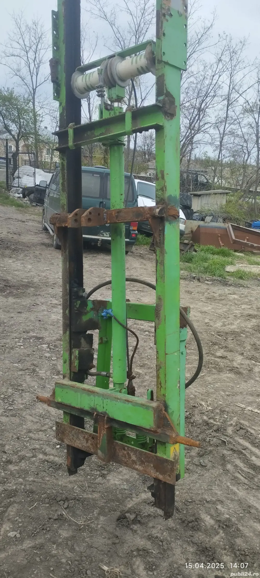 sistem de lift in tiranți la tractor.