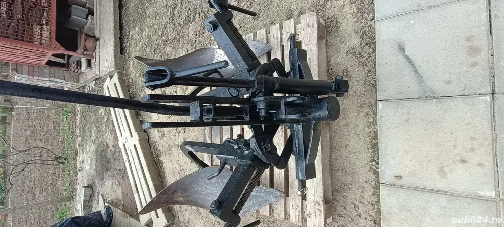 Plug reversibil cu o trupiță 