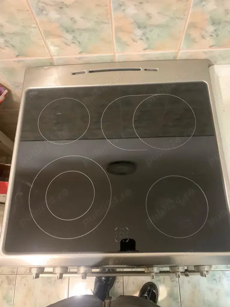 Vand  soba de teracota si aragaz electric cu plita pe inductie
