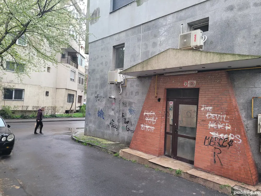 Vand spatiu comercial  apart locuit  Casa de cultura