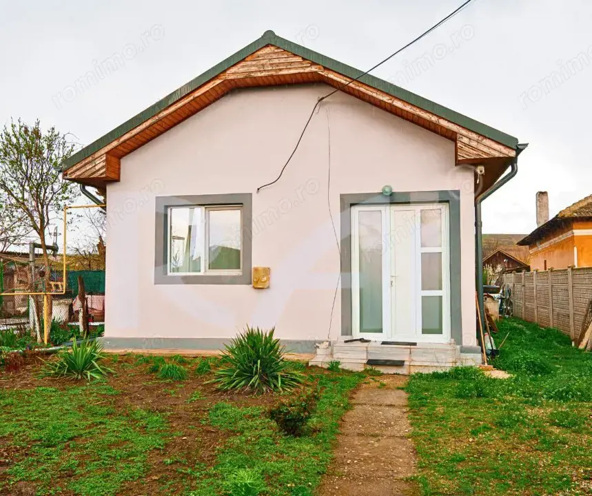 Casă la preț de apartament – 2 camere, teren 650 mp, Pielești, Dolj