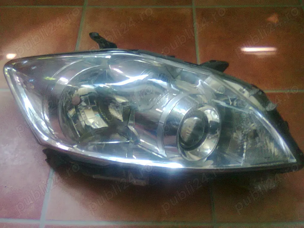 Far dreapta Toyota Auris facelift 2010-2012 cod - 81110-02A40