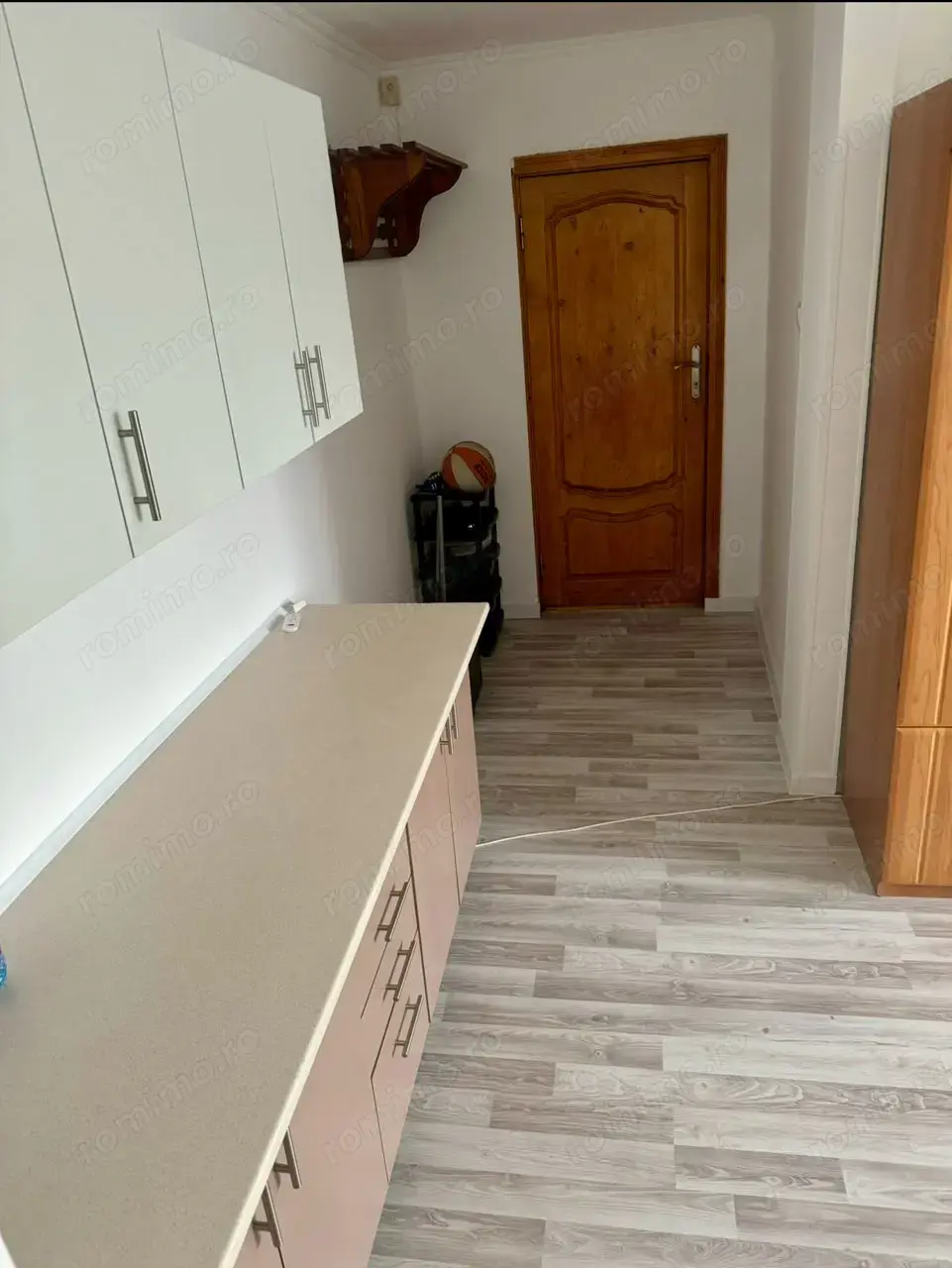 Garsonieră de închiriat în Titan