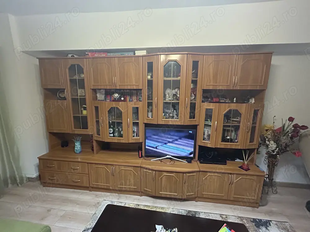  Vând mobilă sufragerie 