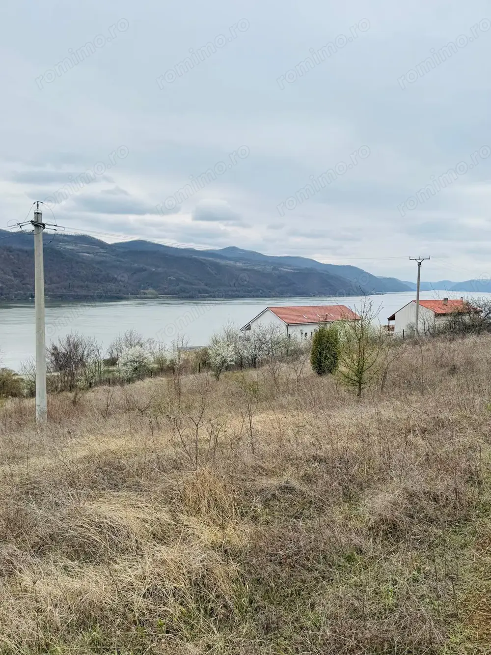 AV644 Teren intravilan, BERZASCA-DUNARE, 3000mp, posibilitate investitie turism
