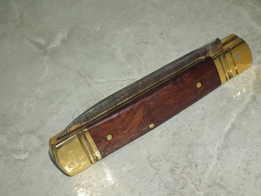 Briceag hand made plásele din lemn, arc decorat otel damasc