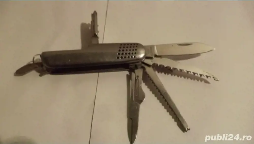 Briceag multifuncțional 