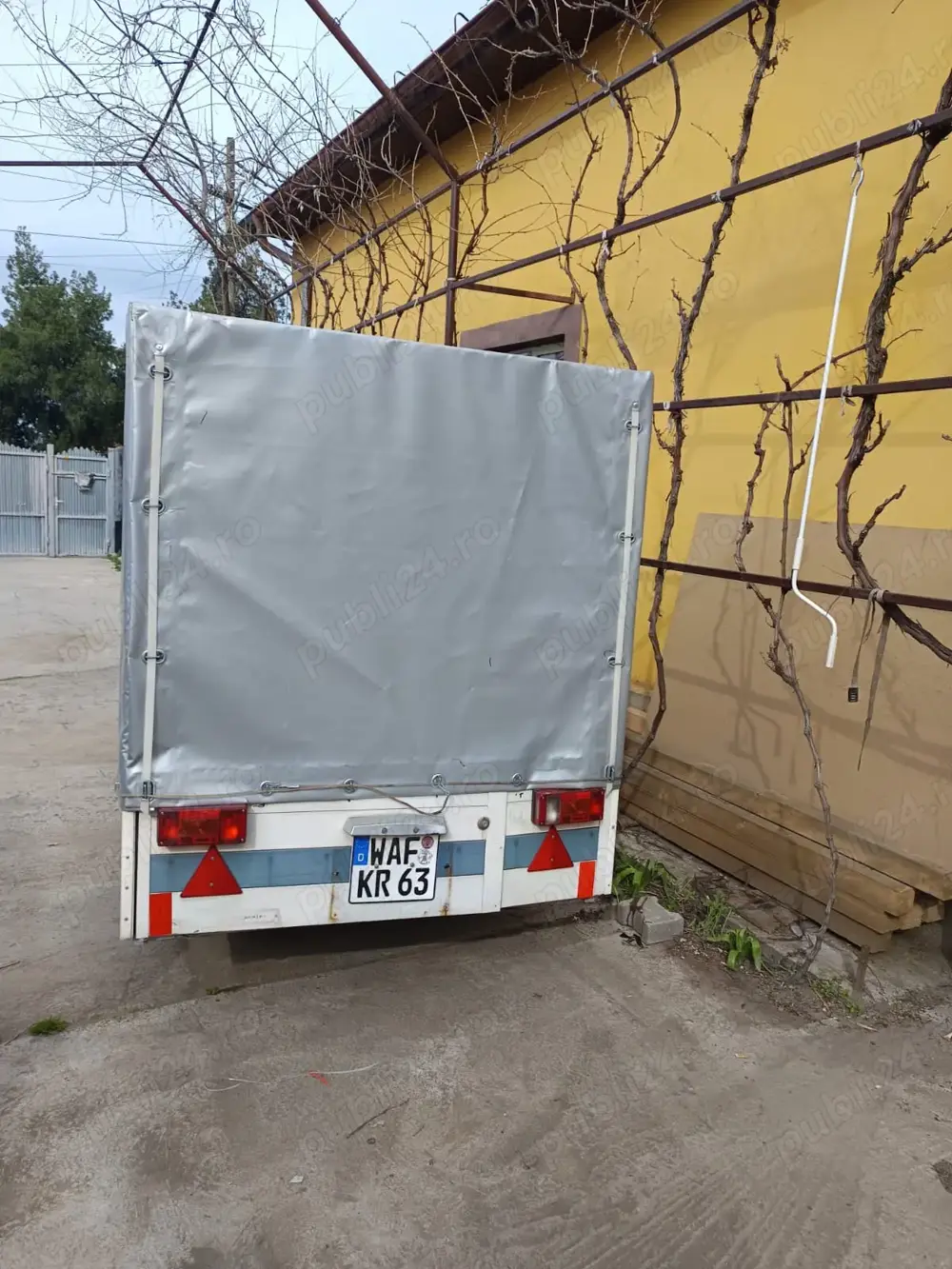 Remorcă în stare foarte bună 