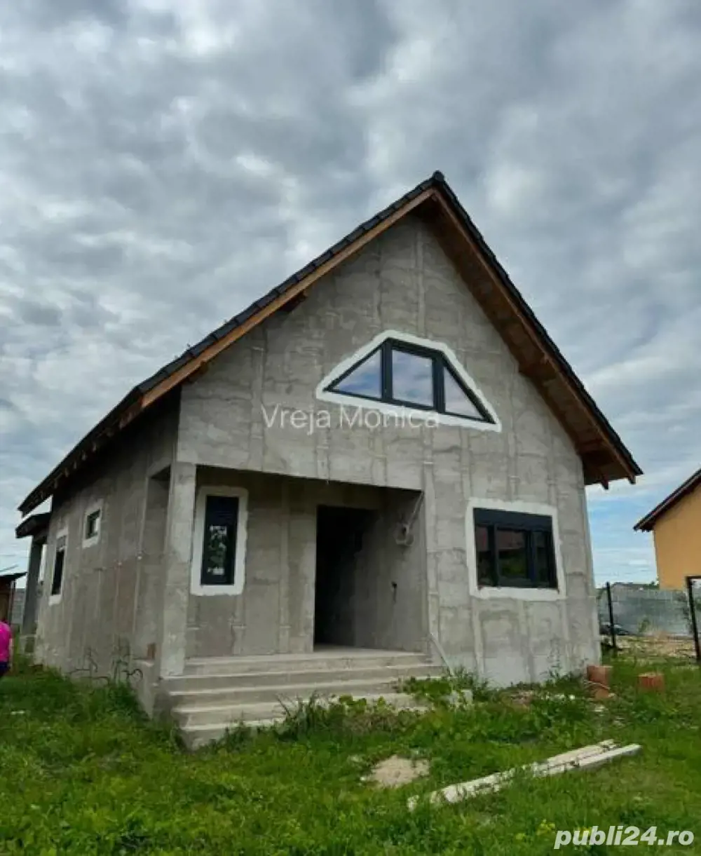 Vand casa moderna la gri - spatiu generos, materiale premium