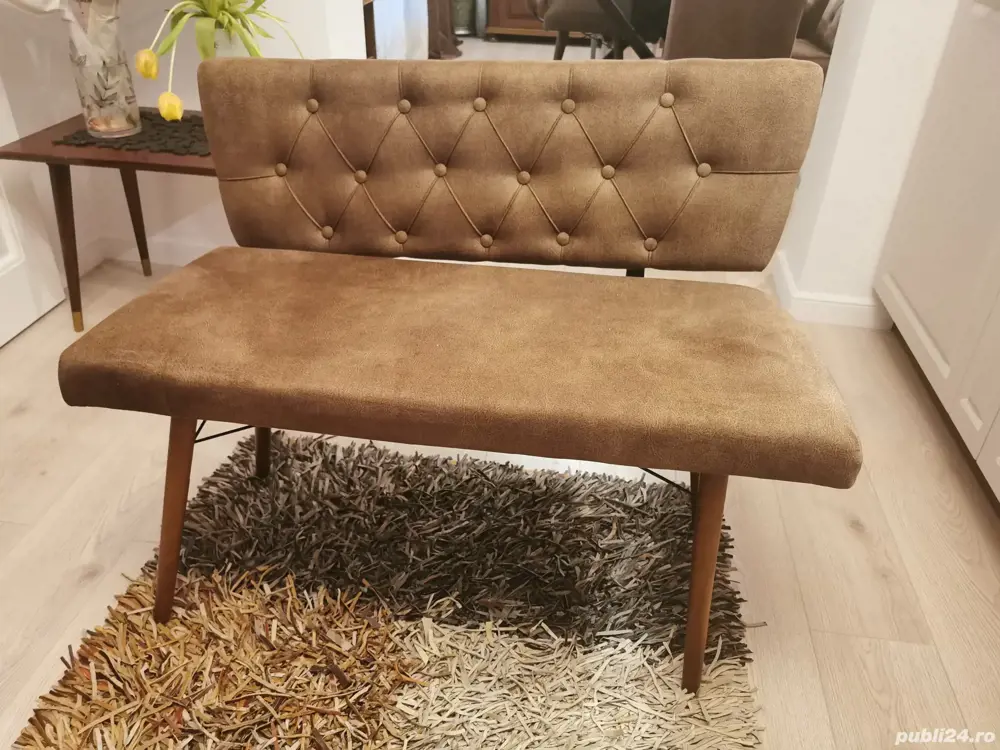 Vand 2 canapele acoperite cu catifea