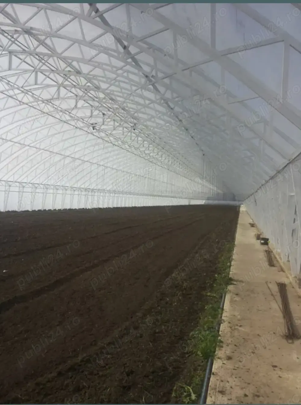 Vand sera matalica plus teren aferent