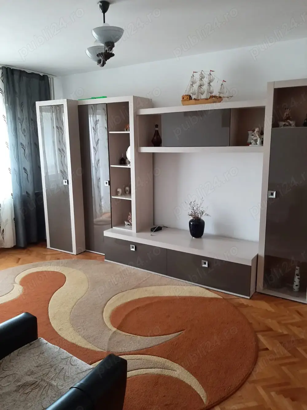Închiriez apartament cu 2 camere zona Zavoi