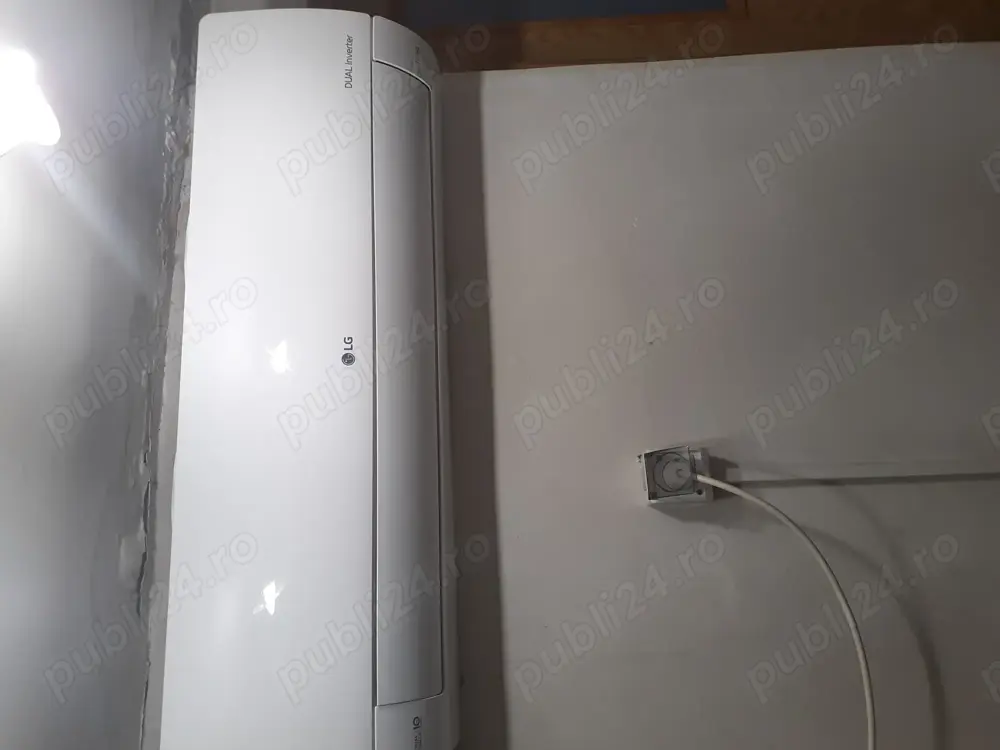 Vând aer condiționat LG 12BTU WIFI