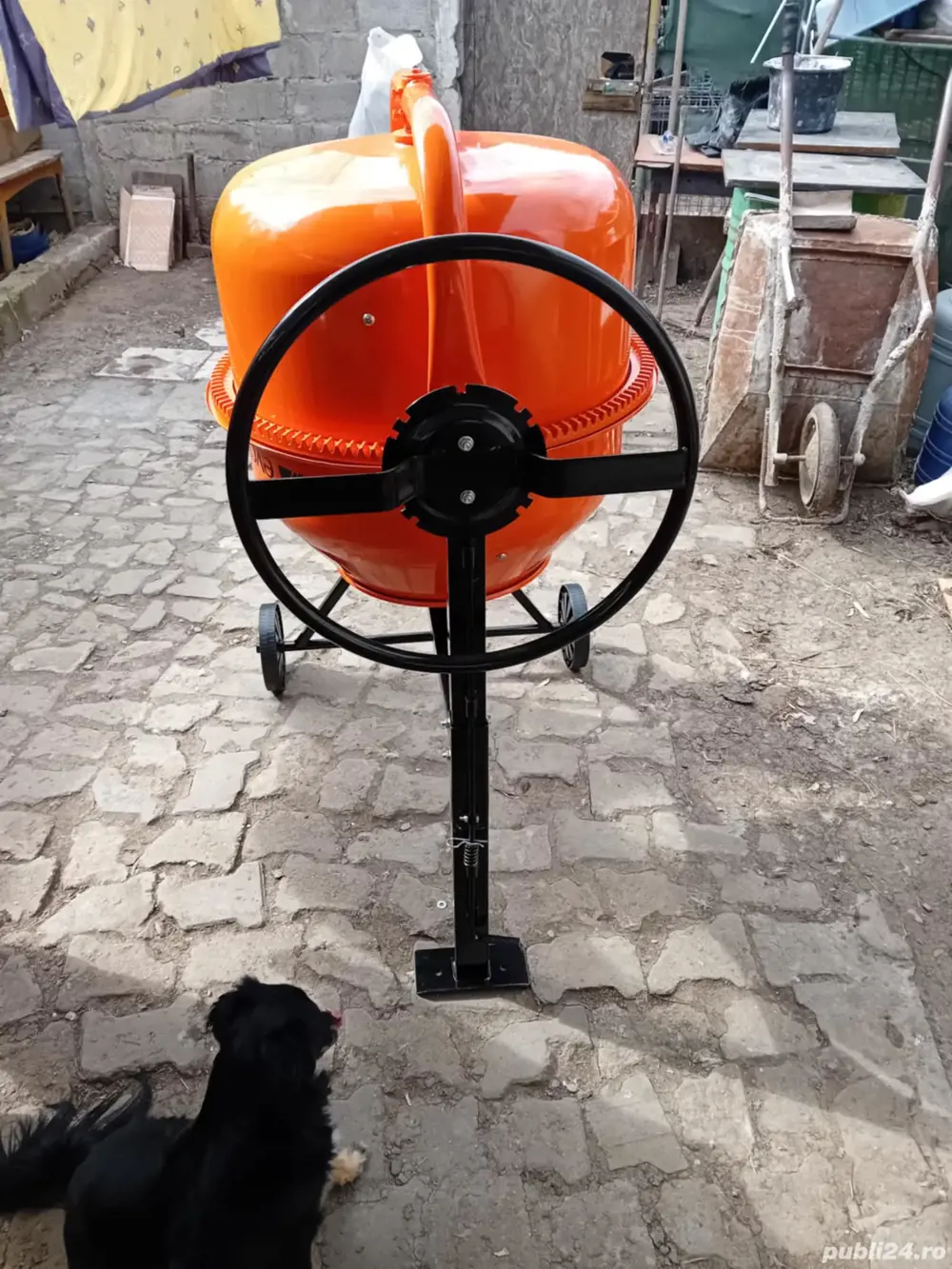 Închiriez betoniera 180 L. 