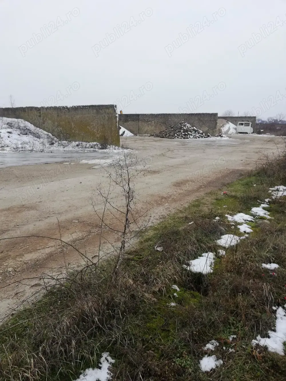 Teren  pentru diferite activitati de productie ,  transport ,constructii si depozitare 