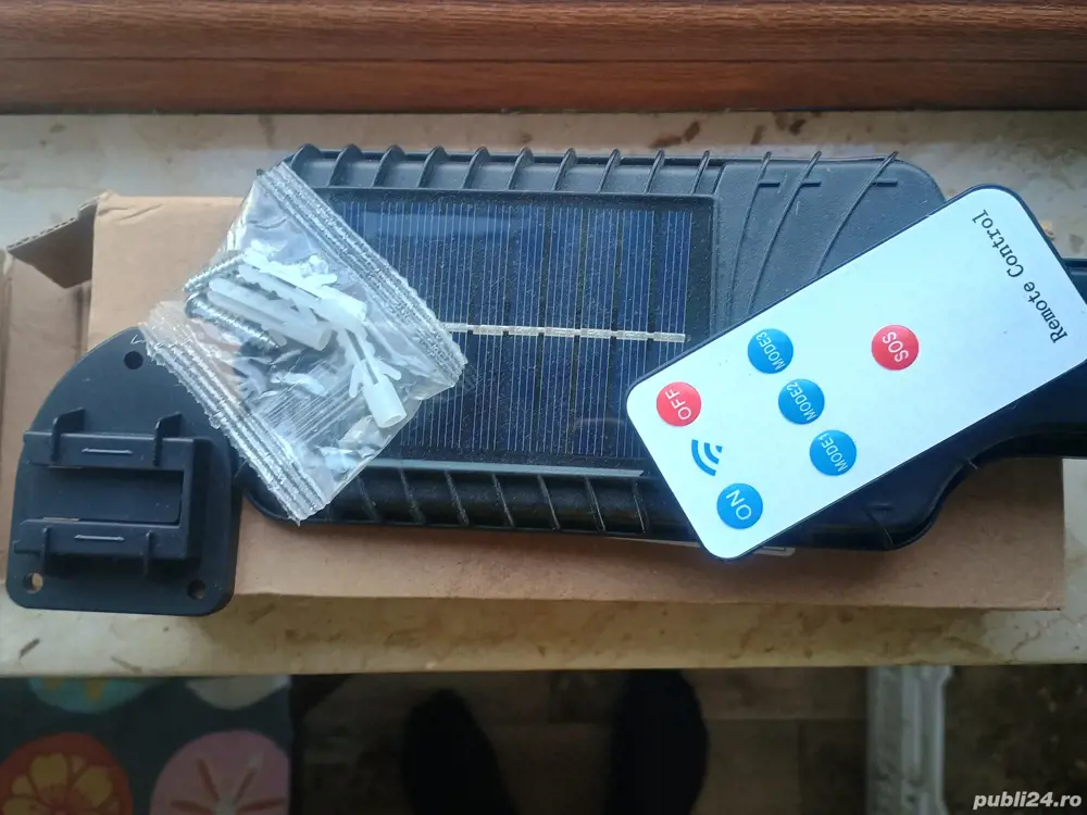 Lampa cu incarcate solara