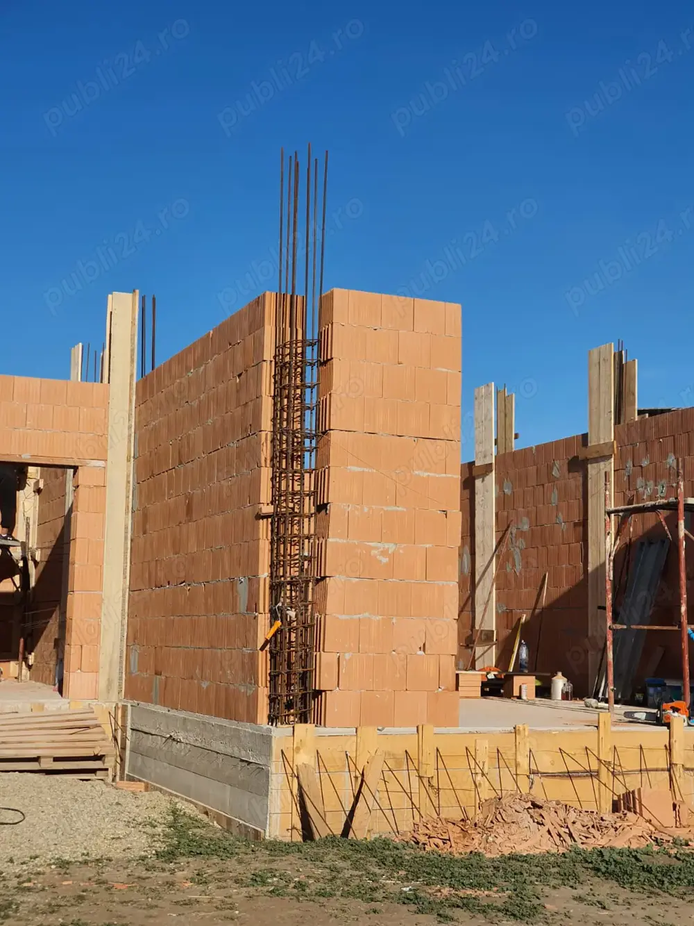 Angajez muncitori în construcții 