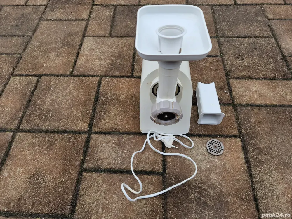 Vând sau schimb Mașină Tocat Moulinex HV2 cu 2 Site, Stare Foarte Bună