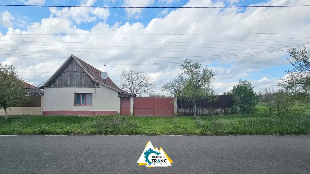 Casă cu 2 camere în stil tradițional, în Iratoșu