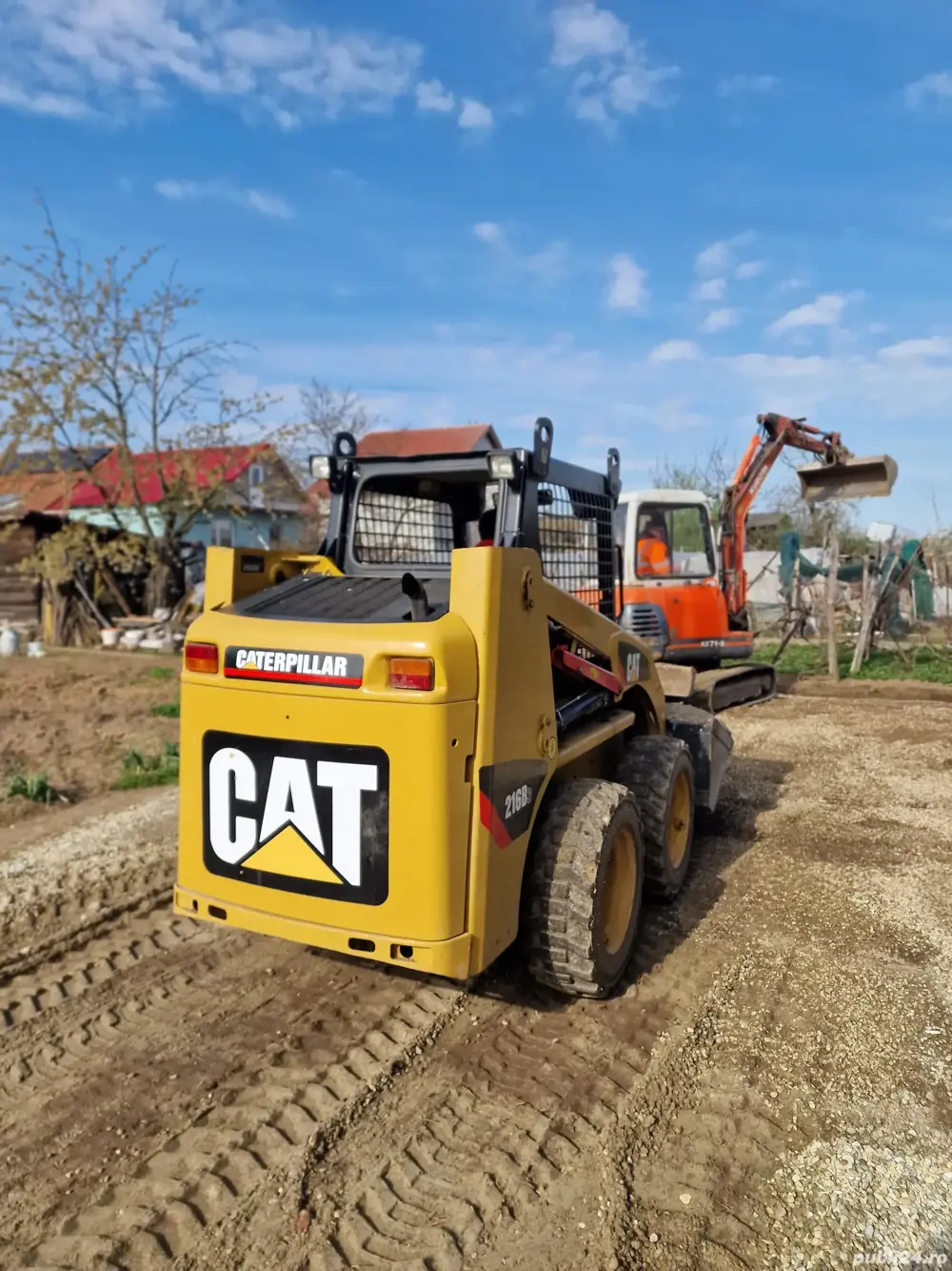 Inchiriez mini încărcător(bobcat) prestari servicii si cu excavator