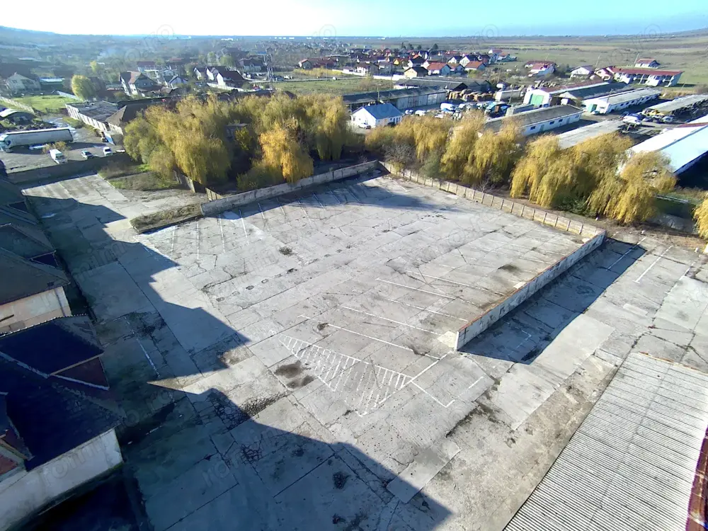 Platformă betonată de închiriat   până la 6000 mp | Remetea Mare, lângă autostrada A1