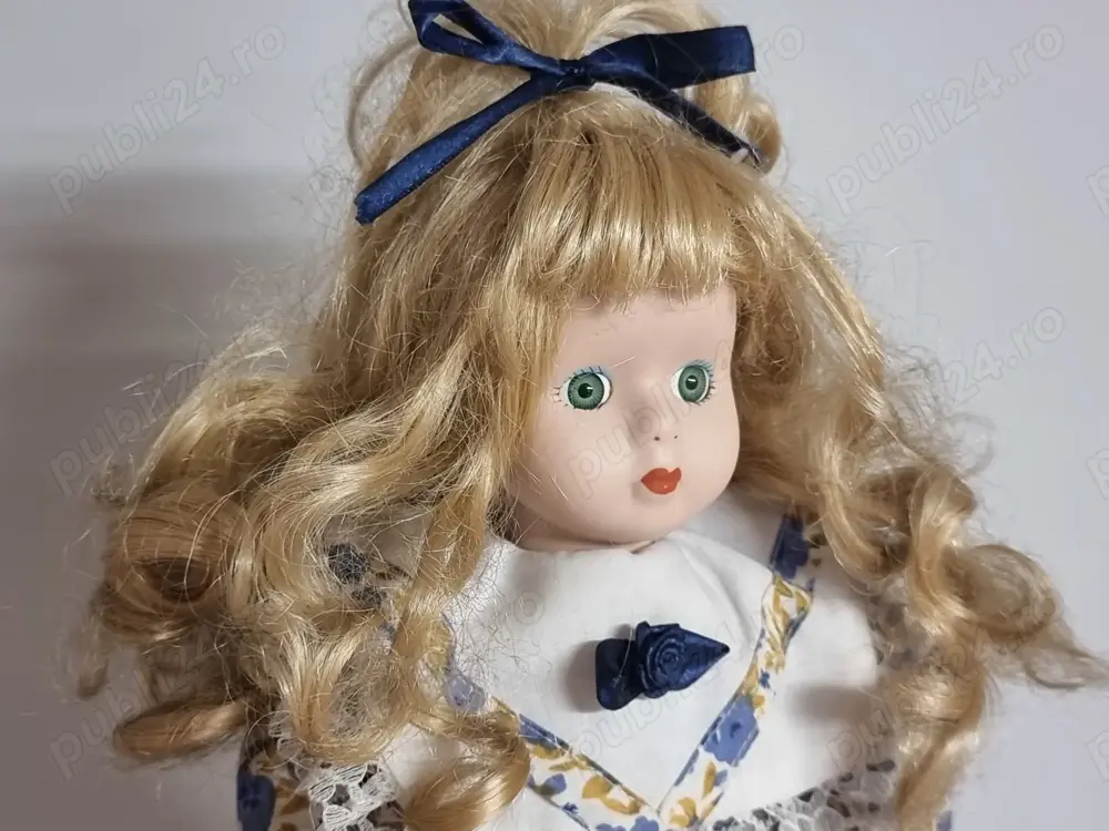 Papusa de portelan, de colectie, 40 cm + suport