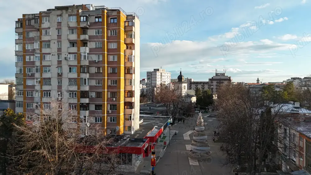 Proprietar,schimb cu 2 cam sau,vând apt.3 cam dec.Zona pietonal Unirii.turnBotosani