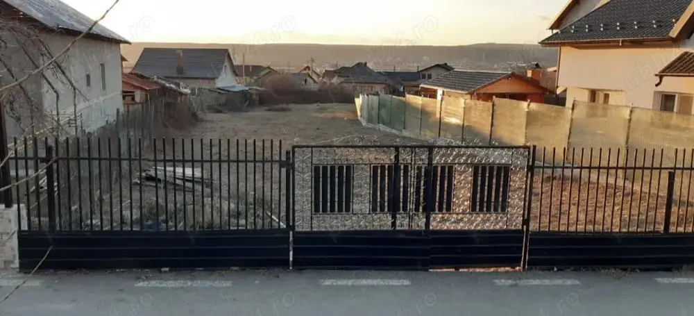 Teren intravilan în cartier Colibași la strada principală 