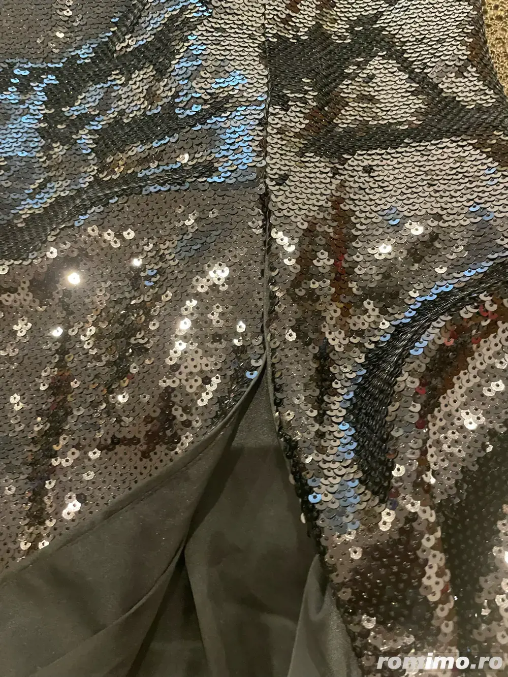 Fusta noua paiete negre,dreapta cu crapatura fata,XL,H&M