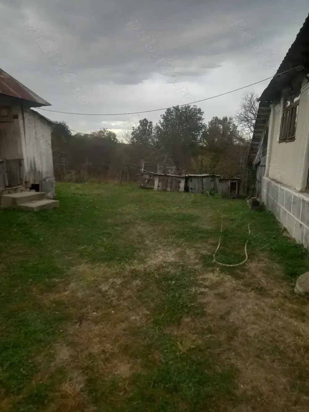 Vând casa bătrâneasca 