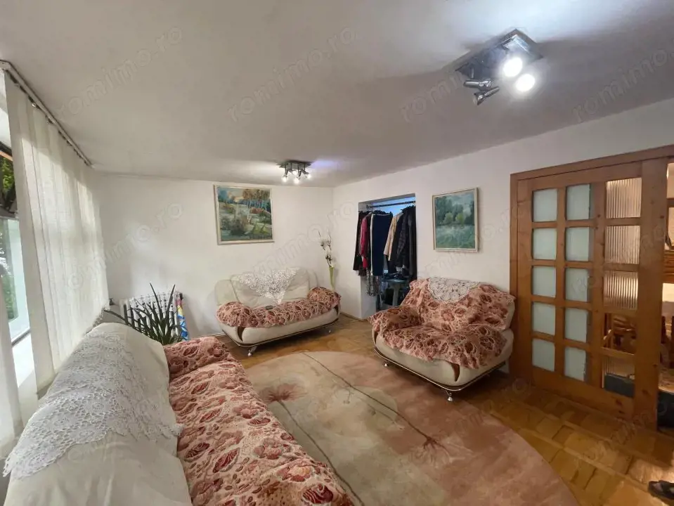 Apartament de vanzare cu 3 camere, 81 mp, zona Victor Babes