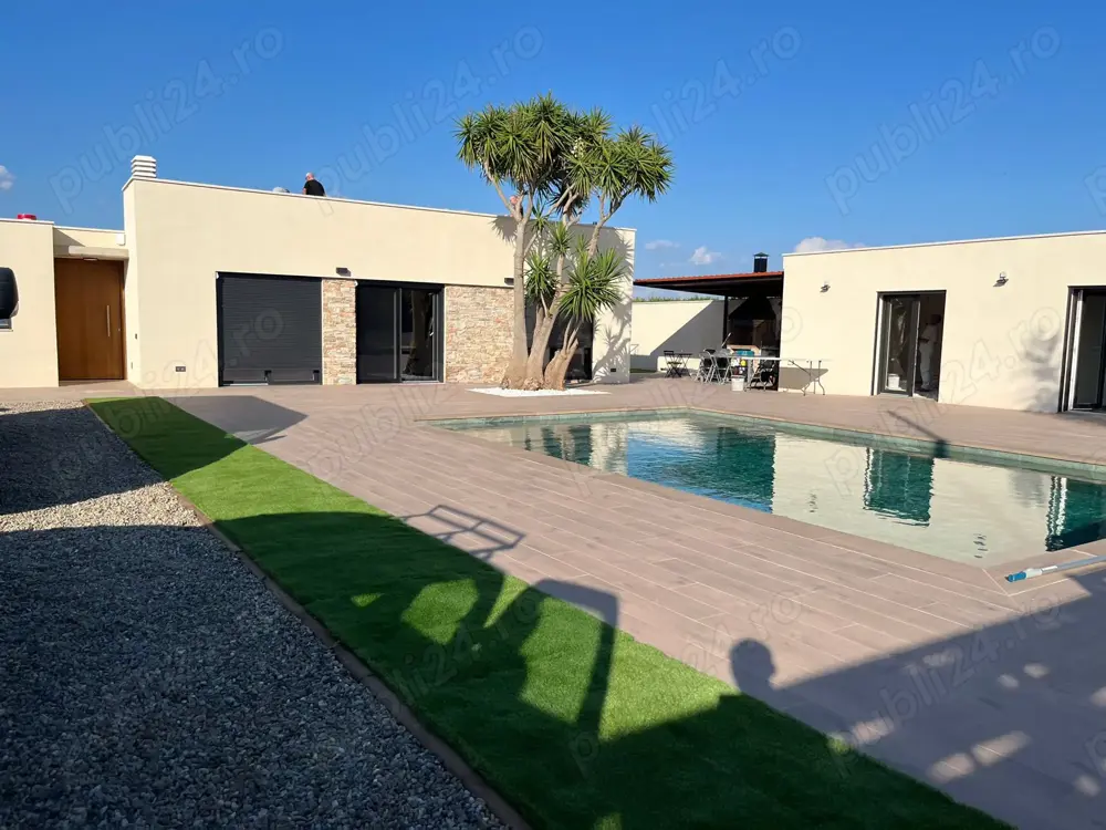 Execut piscine la cerere