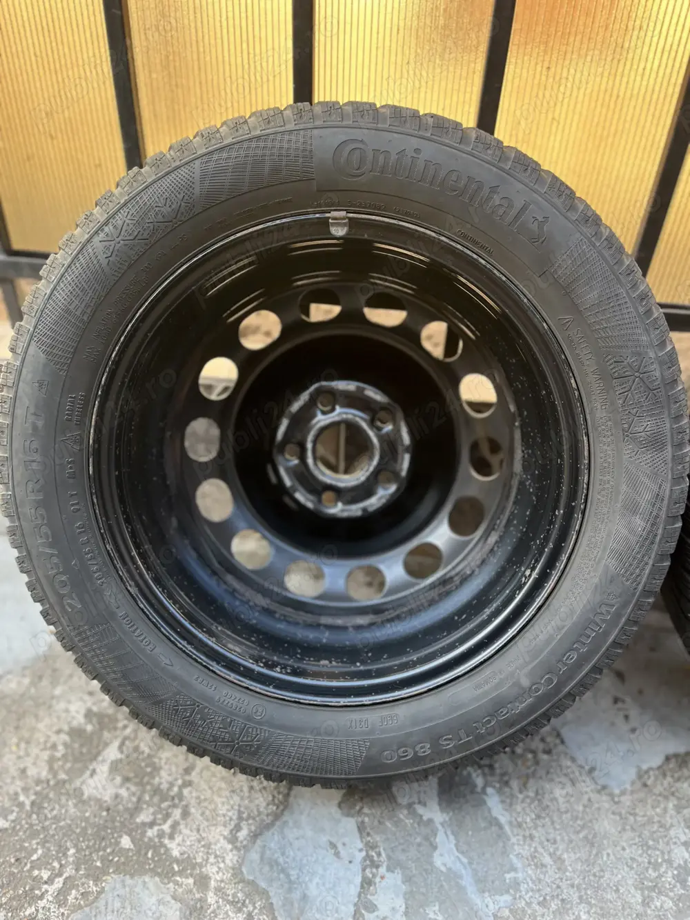 4 Anvelope de iarnă Continental + Jenți de tablă 