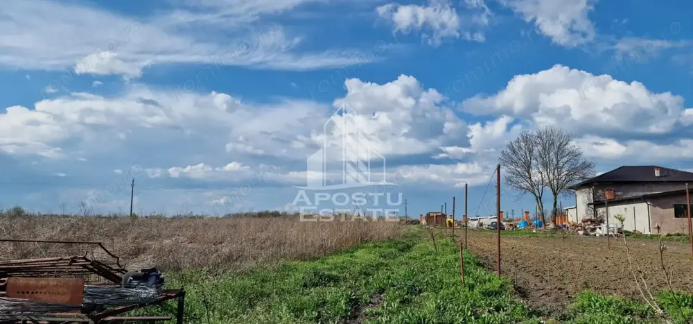 Teren intravilan , curent , apa , nr de casa Sacosu Turcesc