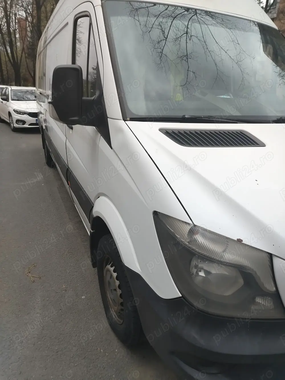 Vând autoutilitara Mercedes 