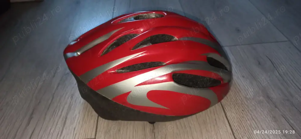 Casca bicicleta Marimea 52-57cm In stare foarte buna, poze reale.