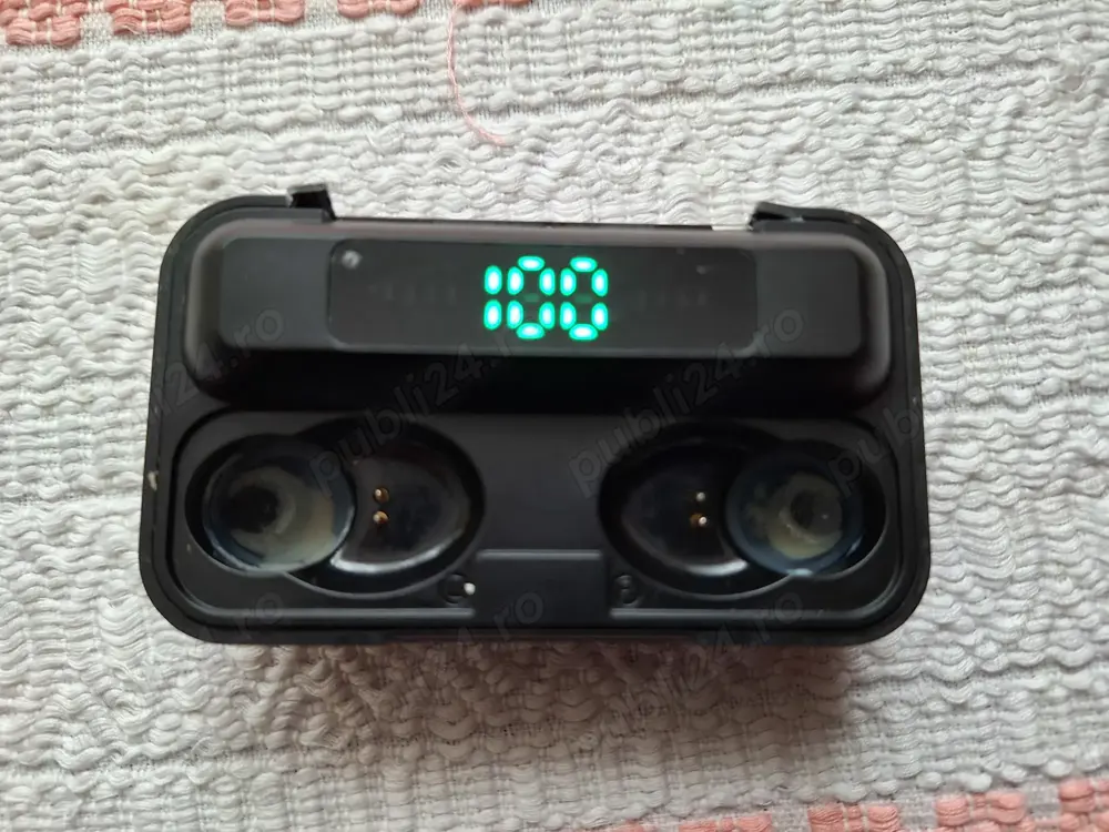 Cutie pentru incarcare casti wifi, USB si USB C