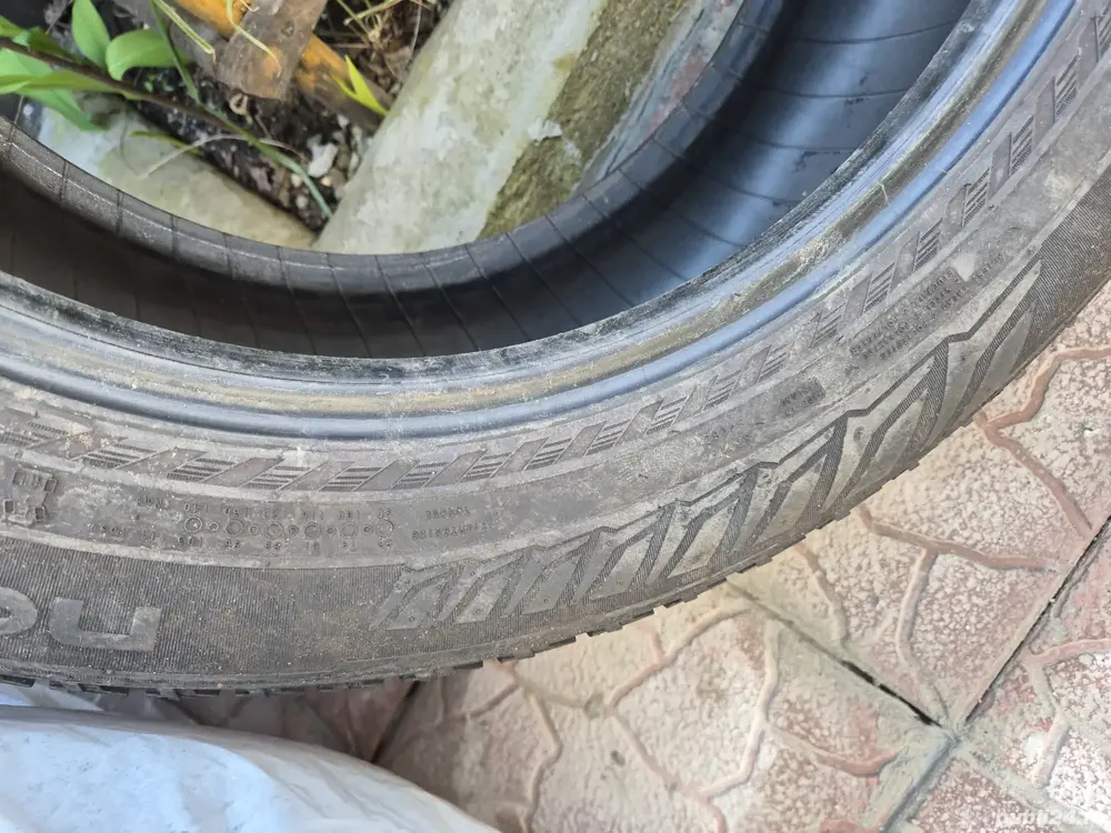 Vând cauciucuri de vară. 