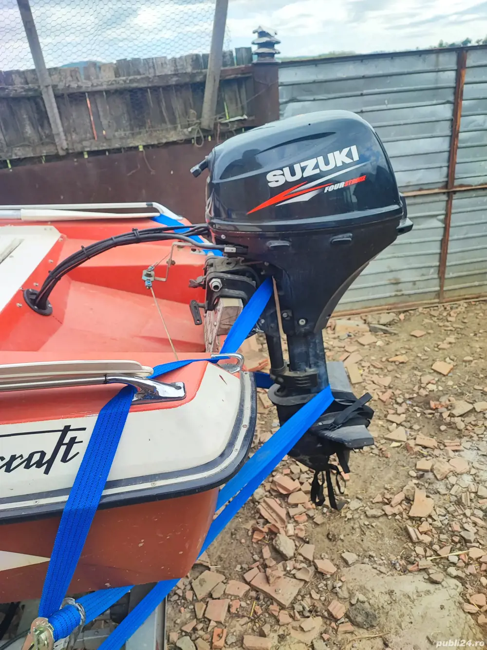 Vând barcă de pescuit 