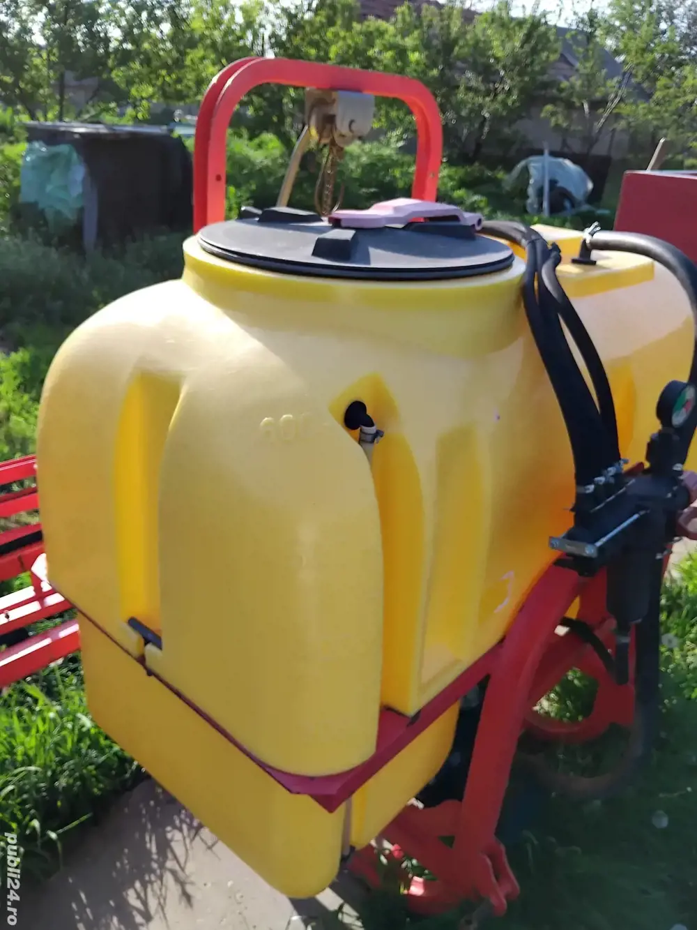 Vind Mig și bazin ierbicidat 