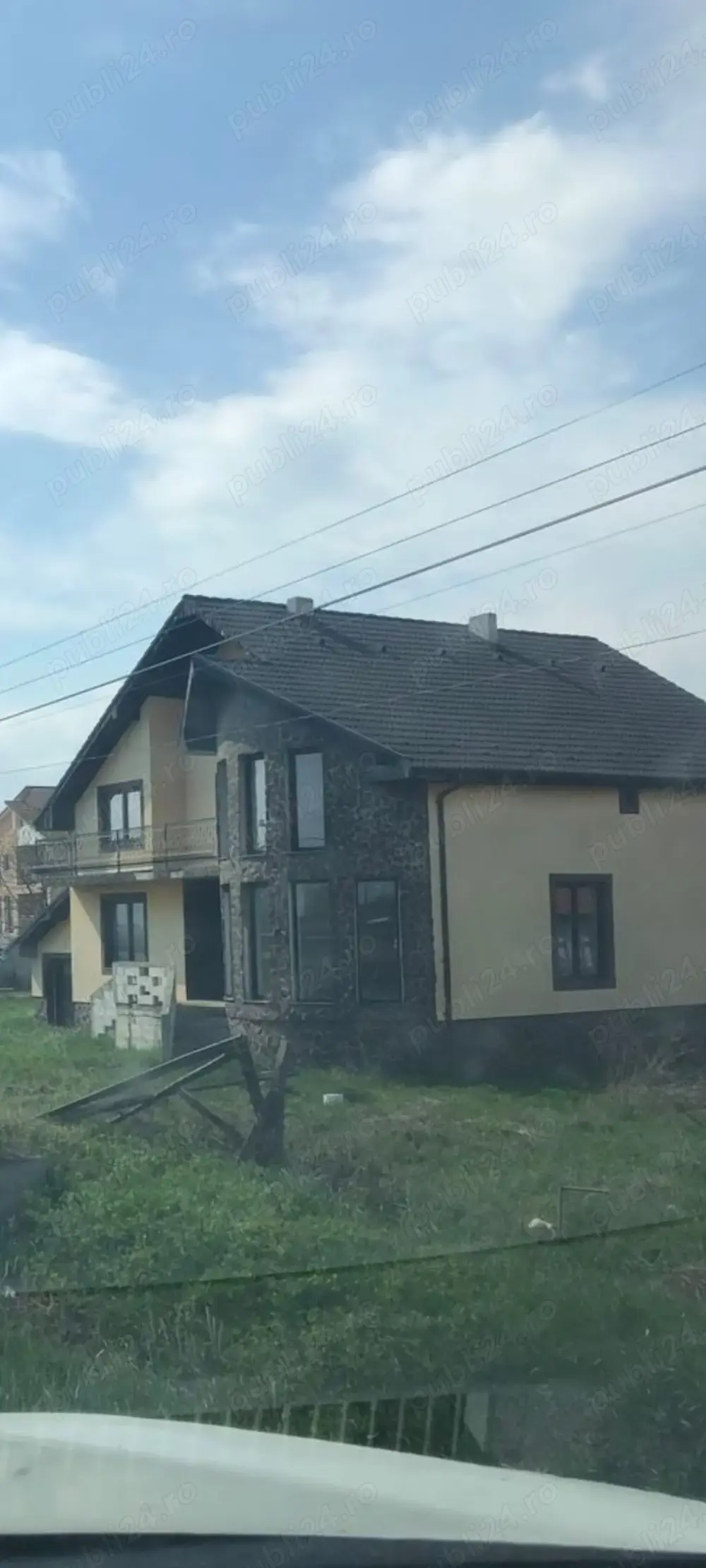 Casa de vanzare - Pret 220.000   (Teren 15 Ari)